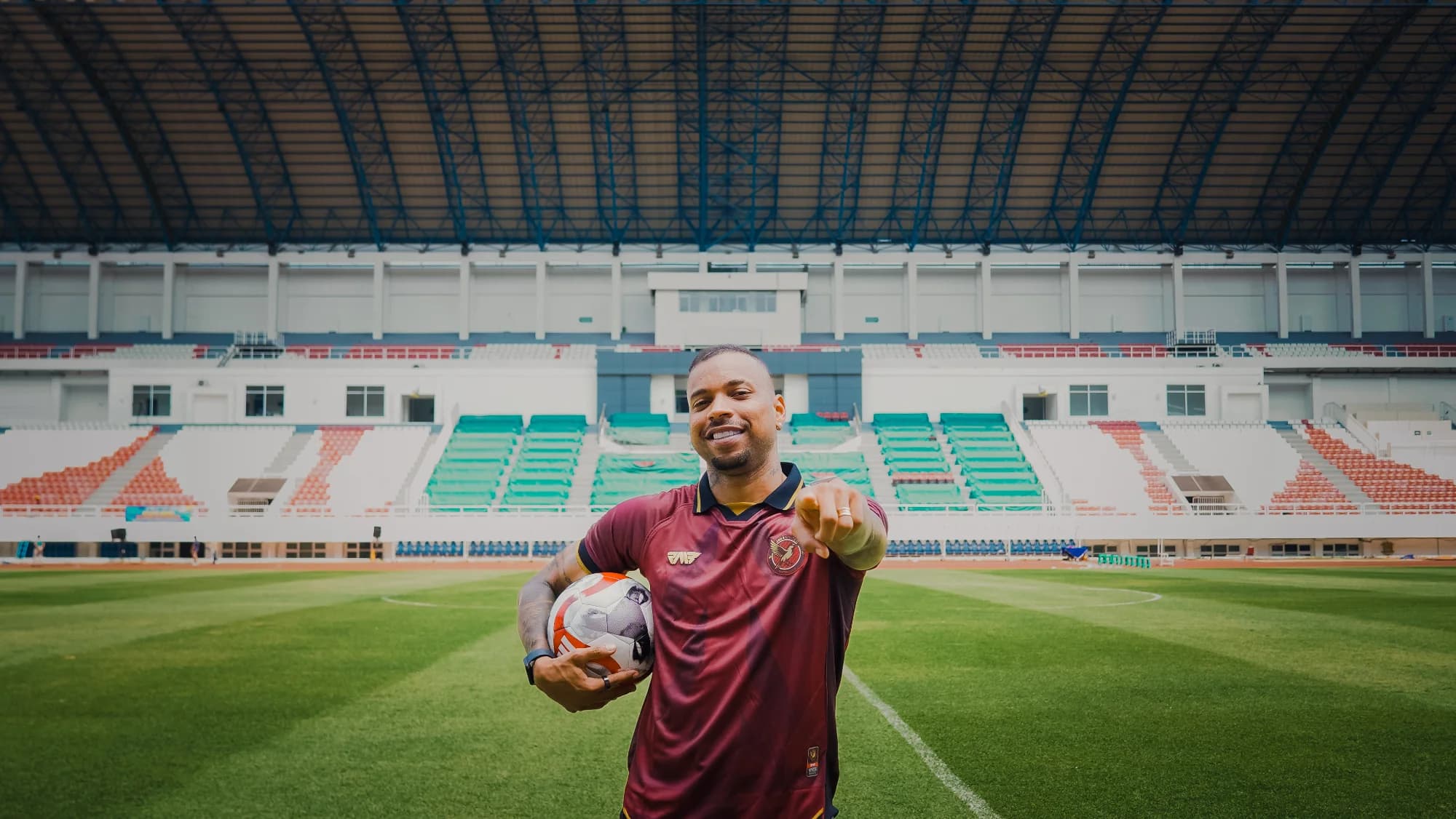 Gustavo Almeida Resmi Berseragam Java United FC